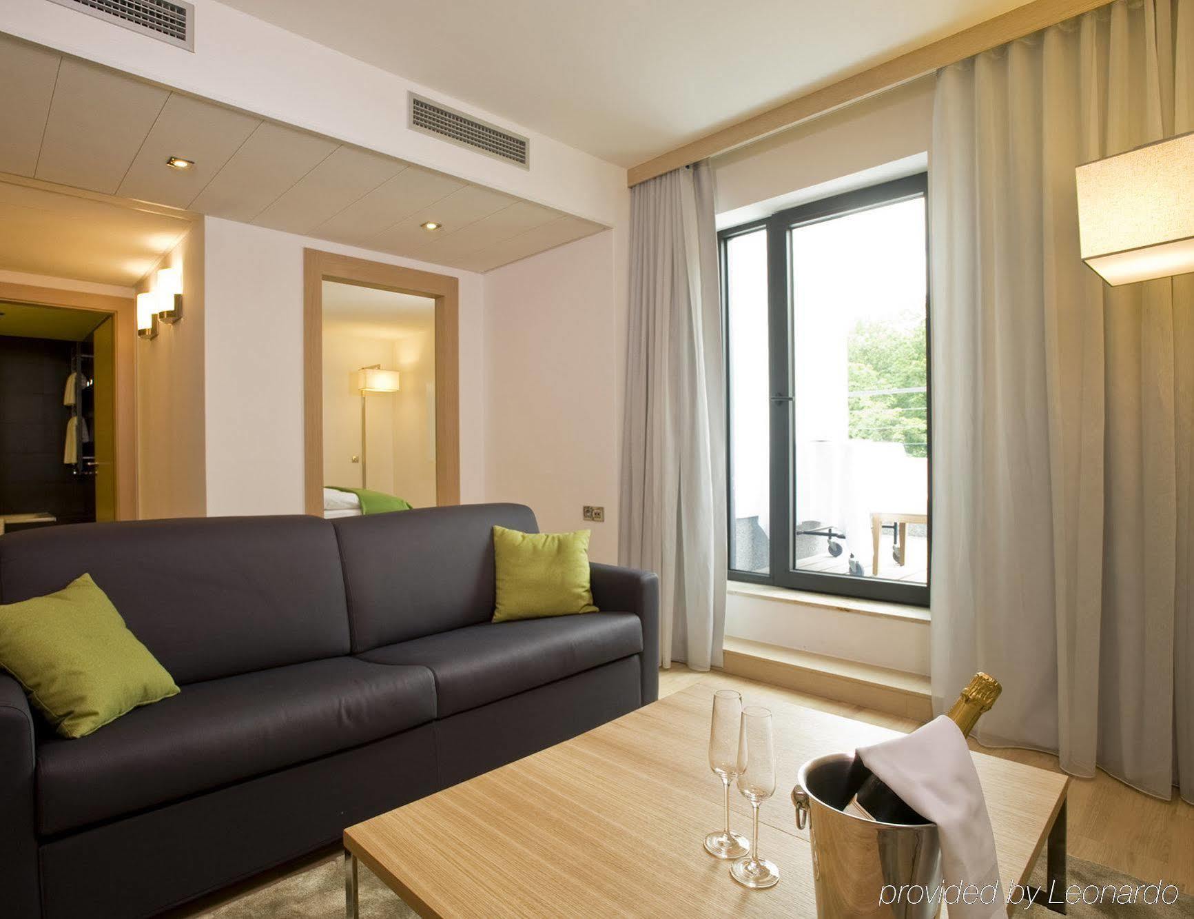 Occidental Praha Five Hotel Exterior foto