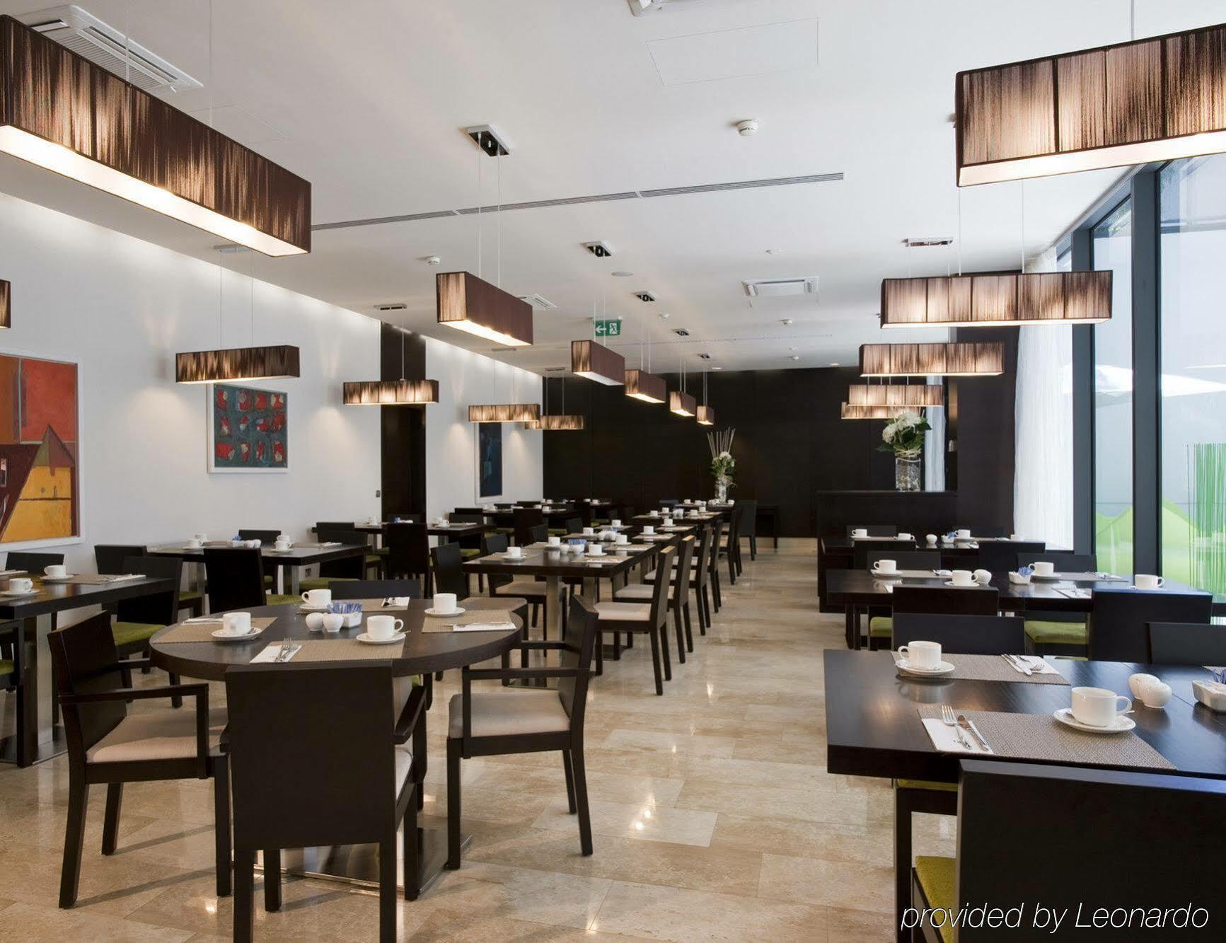 Occidental Praha Five Hotel Restaurant foto